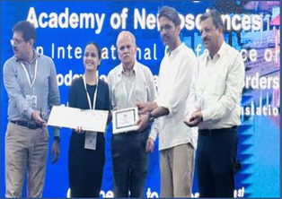 త్రివేండ్రంలో జరిగిన ఇండియన్ అకాడమీ ఆఫ్ న్యూరోసైన్సెస్ వార్షిక సమావేశంలో ఉత్తమ పోస్టర్ అవార్డును గెలుచుకున్న శ్రీమతి రుతుజా పెంధార్కర్ గారికి హృదయపూర్వక అభినందనలు.